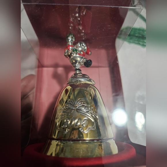 Lenox Annual Musical Bell Ornament 2006 "Winnie the Pooh" - Picture 2 of 4